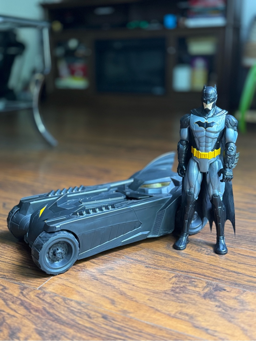{DC Comics} Spin Master Batman 12-Inch Action Figure and Batmobile Set